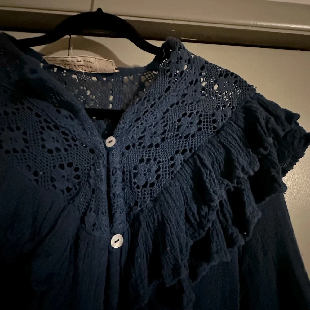 Jen’s Pirate Booty linen shirt with ruffles and ruffles. Deep blue. Size S. - Picture 10 of 14